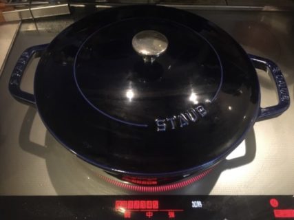 STAUB 24センチ 鍋 2023年最新海外 almawraqi.com