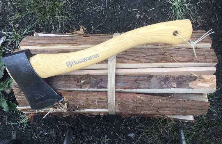 キャンプの手斧はハスクバーナ（38cm）がおすすめ！薪割りを楽しもう！